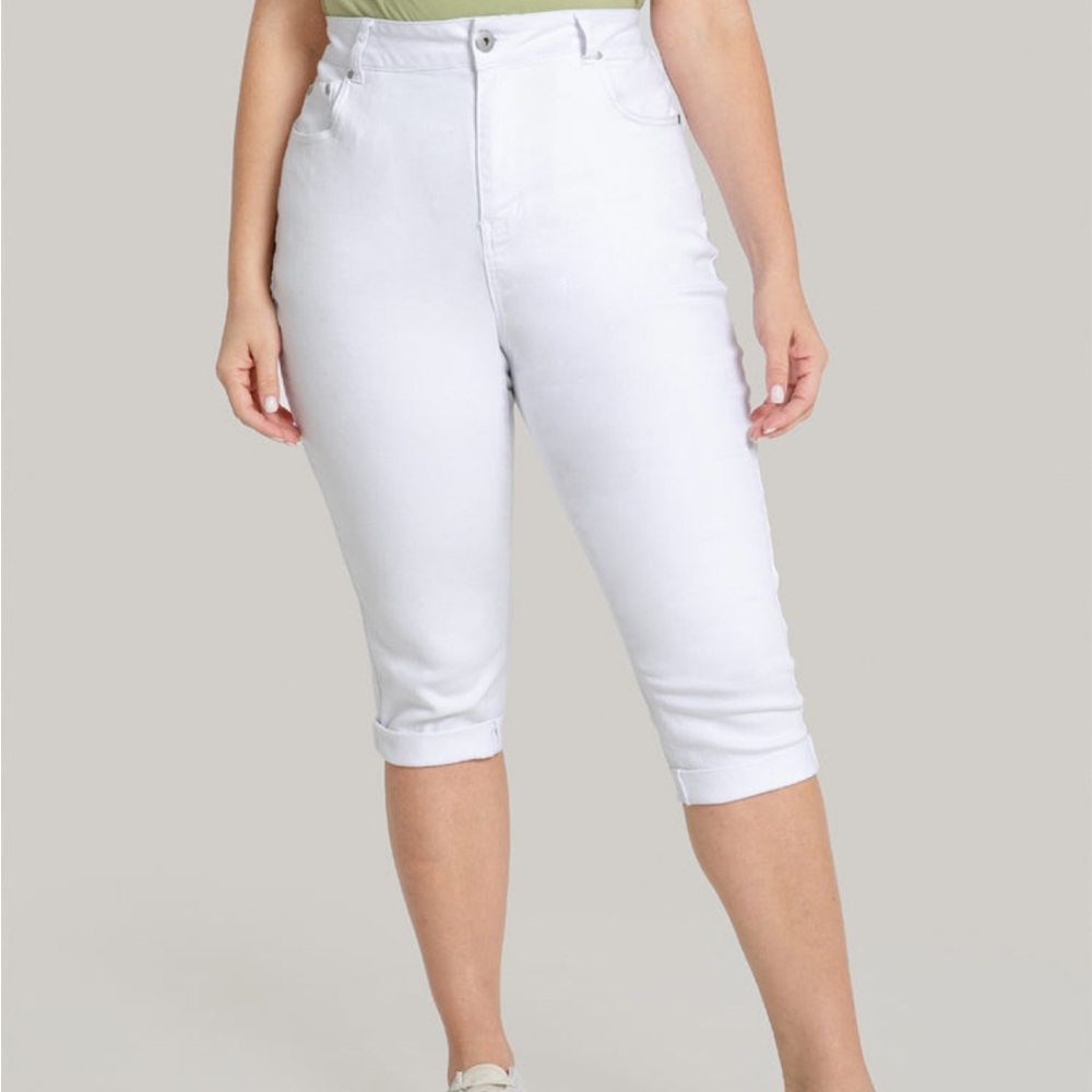 BloomChic White Capri Stretchy Jeans Plus Size 22
